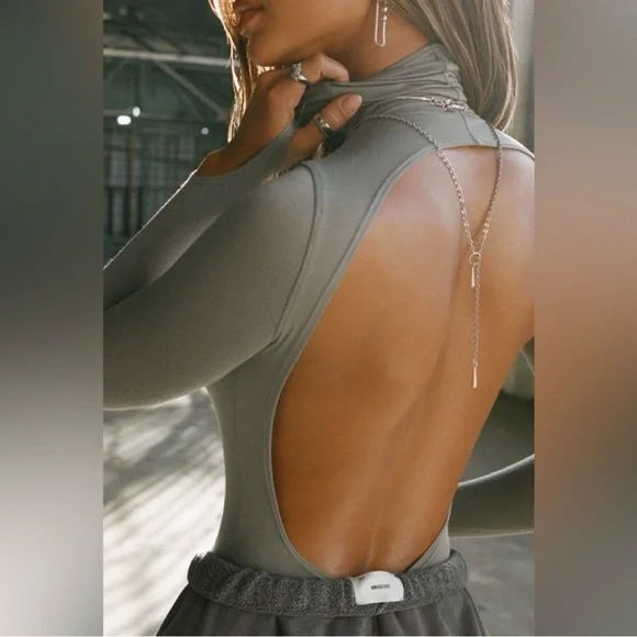 NWT JOAH BROWN Open Back Turtleneck - Picture 5 of 12